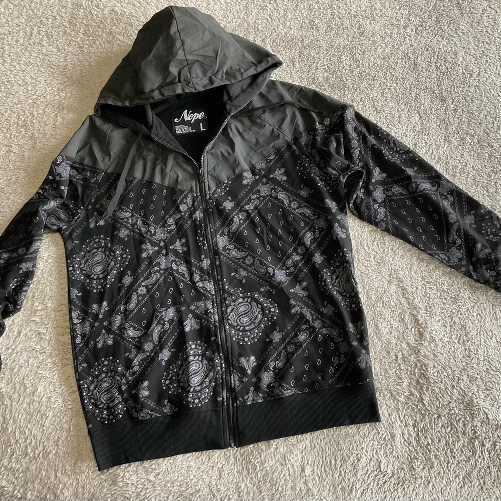 Black and Gray Artistic Sweatshirt Size L